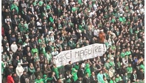 pg麻将胡了2-感谢马奎尔！圣埃蒂安球迷拉横幅嘲讽死敌里昂